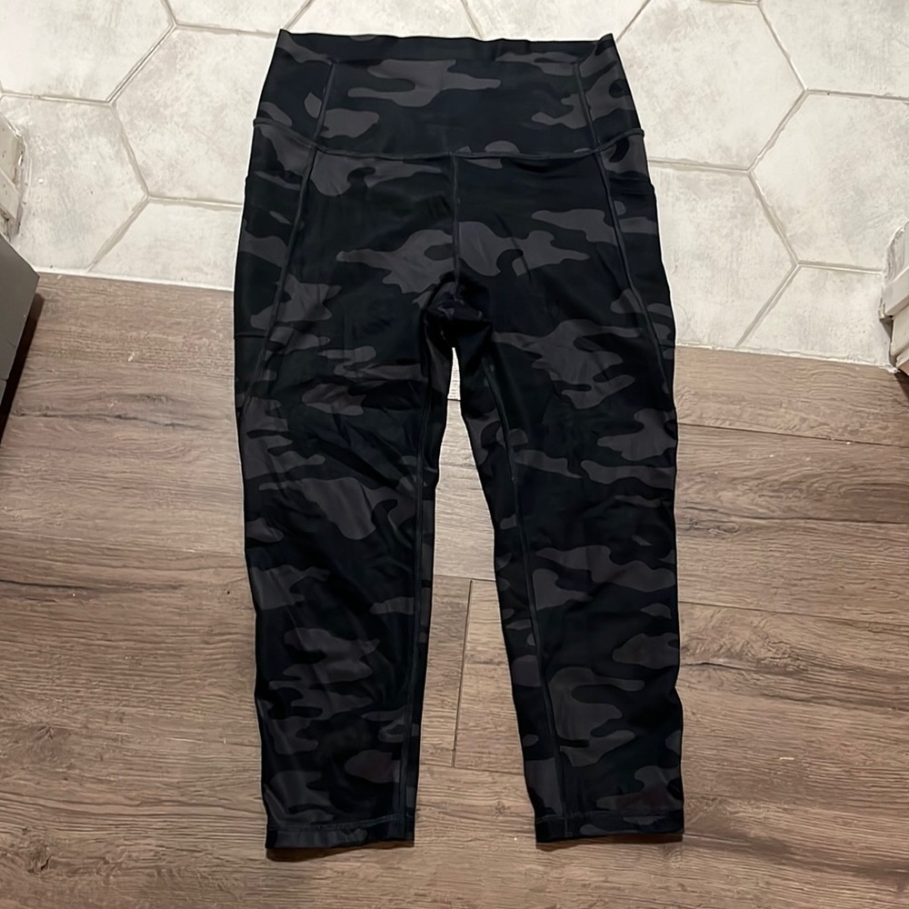 Gap- camo leggings
